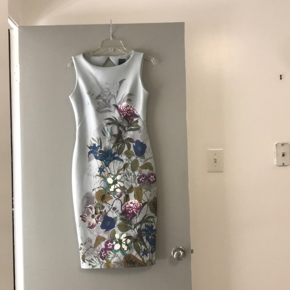 Gabby Skye Dresses & Skirts - Size 4 Dress